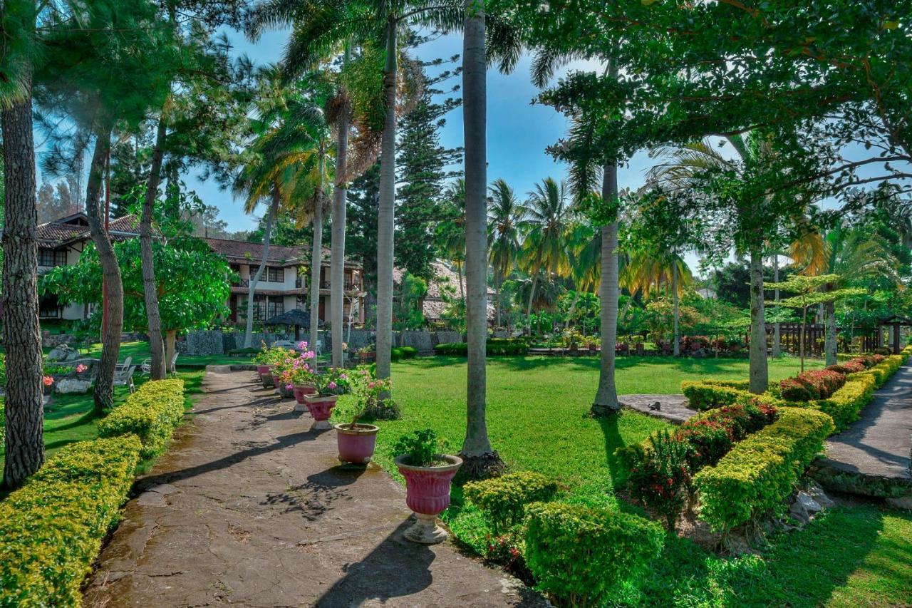 Silintong Hotel Ambarita Exteriér fotografie