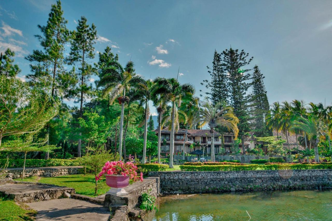 Silintong Hotel Ambarita Exteriér fotografie